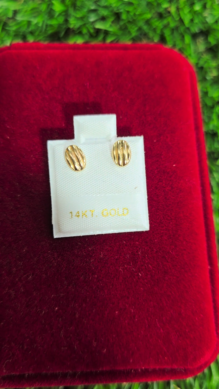 Small Oval Earrings 14k